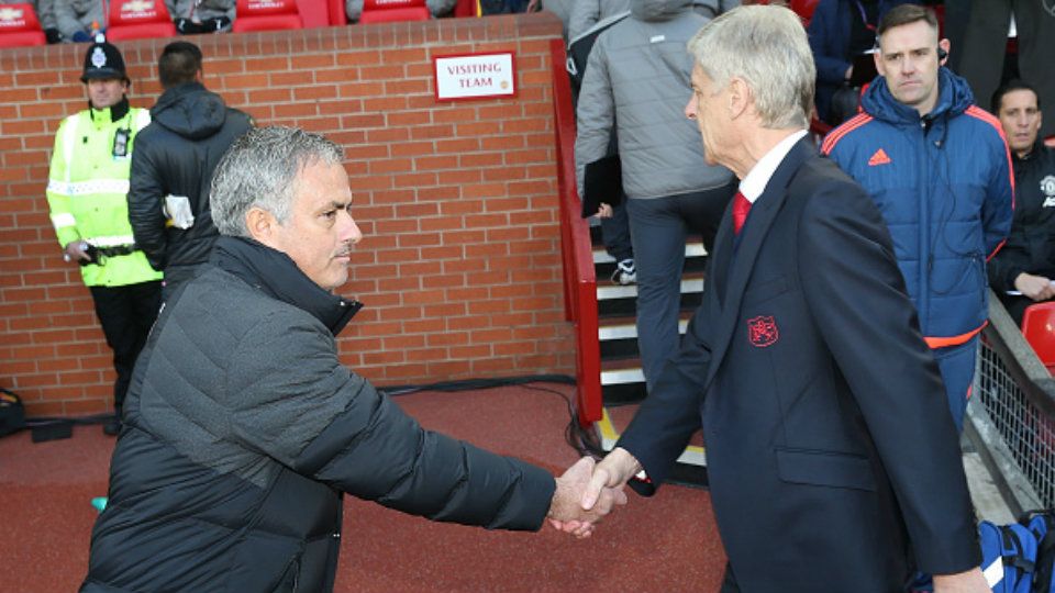 Pelatih Arsenal, Arsene Wenger dan Jose Mourinho, pelatih Man United. Copyright: Â© INDOSPORT